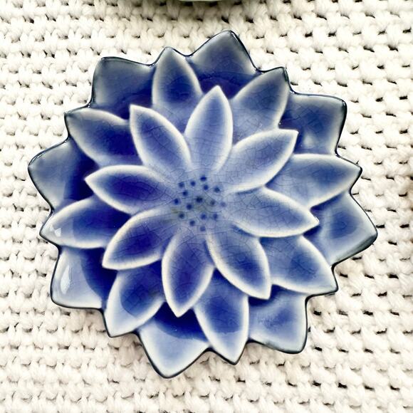 Kotobuki Round Flower Dahlia Crackle Glaze Teabag Plates Set 4 Green Blue Yellow - Picture 2 of 10